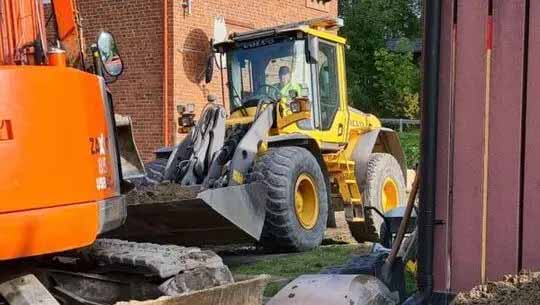 Hos Jtech Maskinutbildningar kan man hyra hjullastare i Gävle